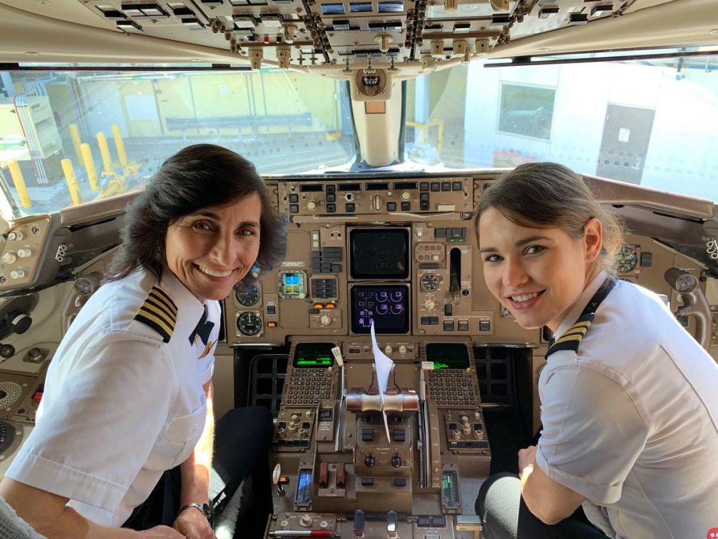 Mother-Daughter Co-Pilot Flight. Twitter Applauds!